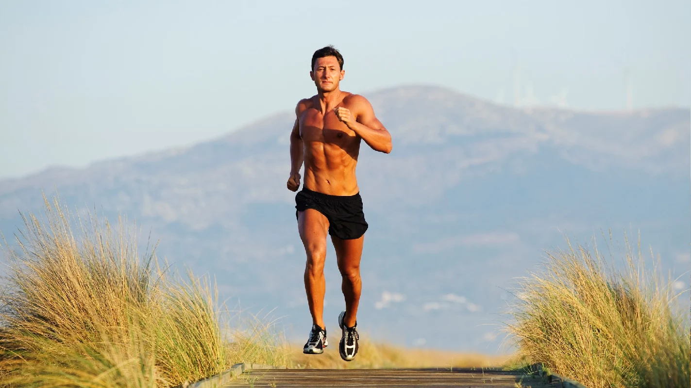 Man work while running for abs