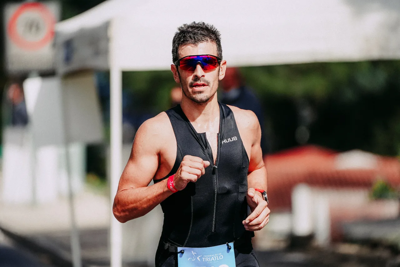 Man running with sport glasses
