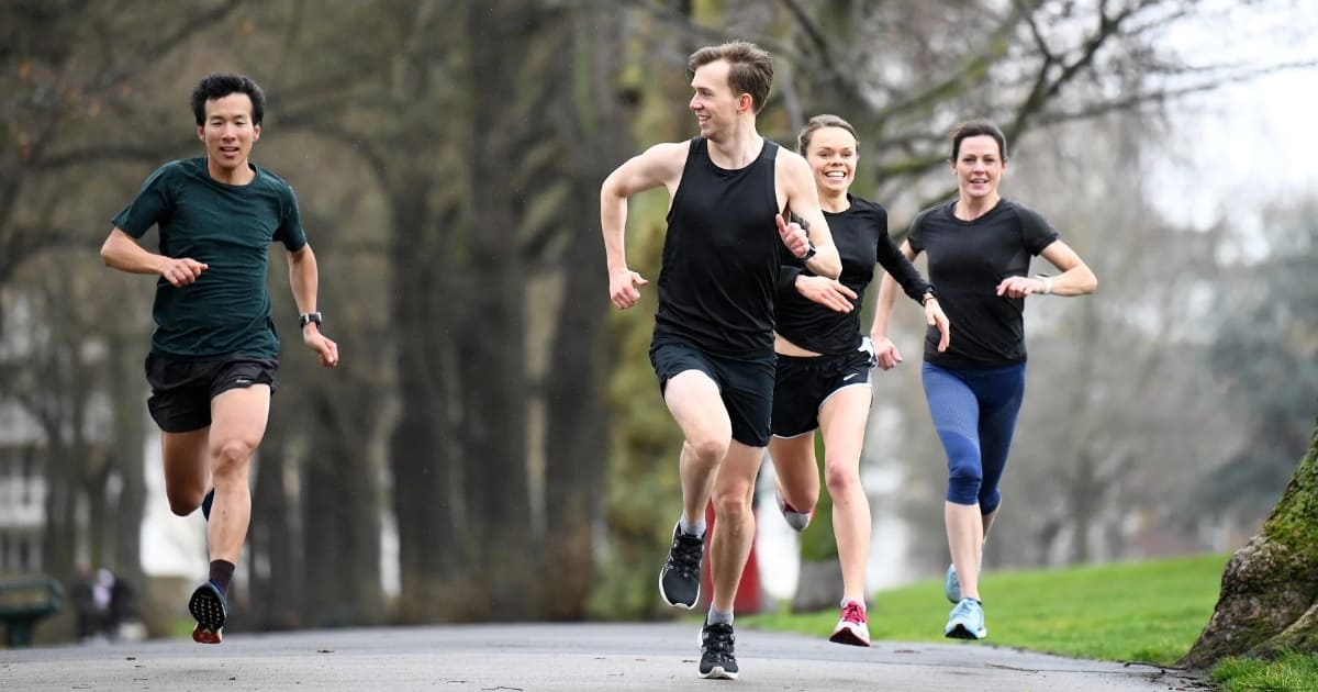 People training running 15 miles a week