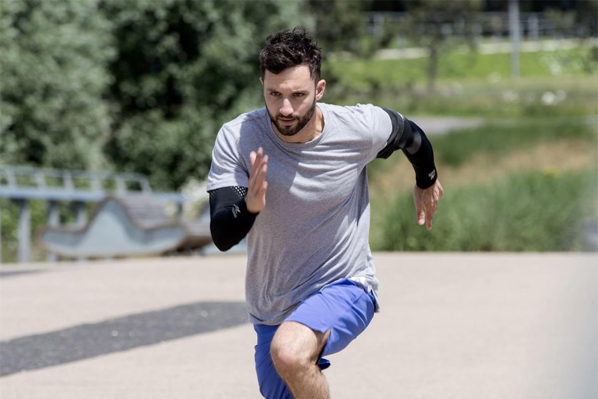 Man used running arm sleeve while training sessions