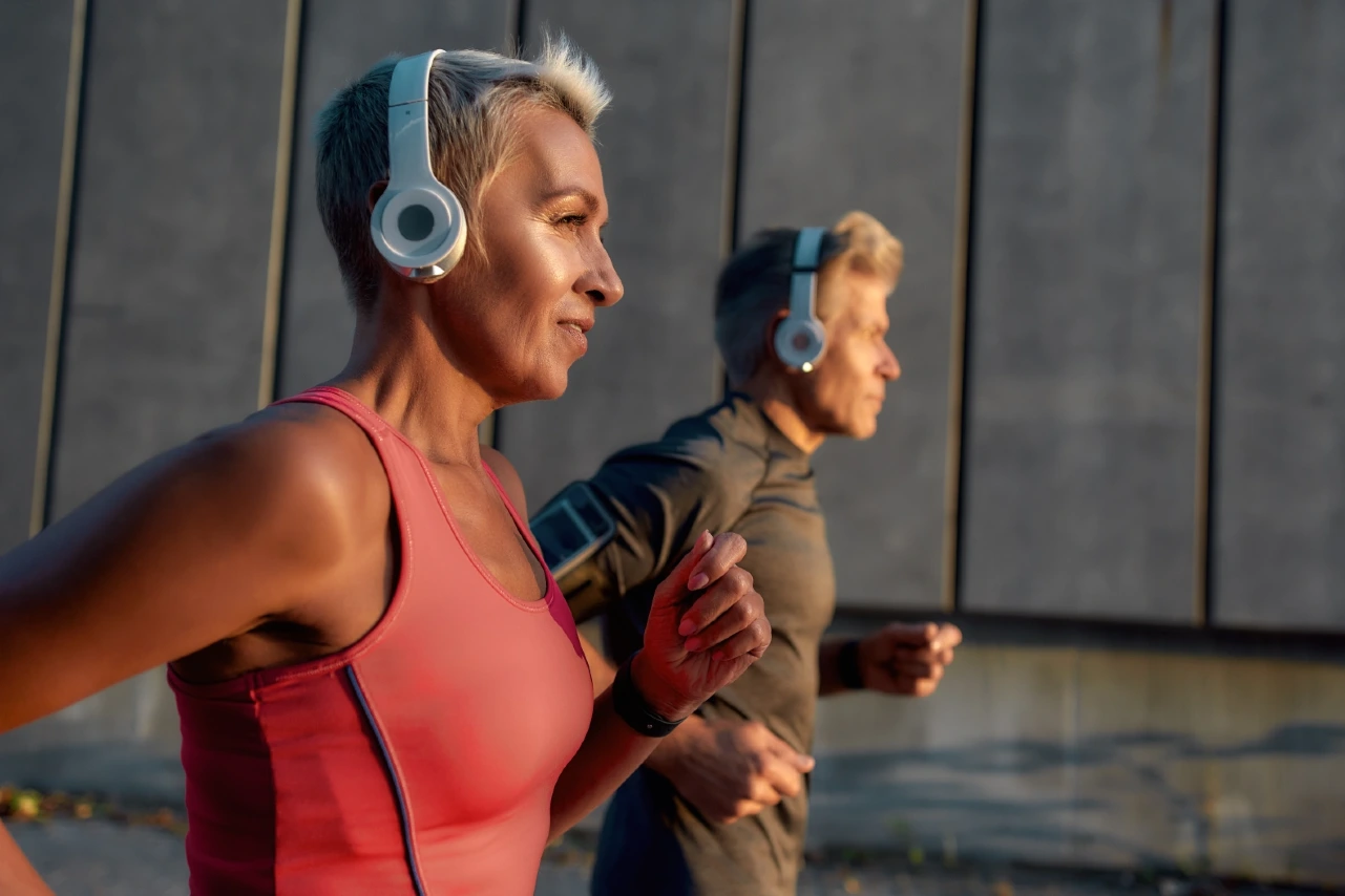 Runners use noise-canceling headphones to block out excessive noise.