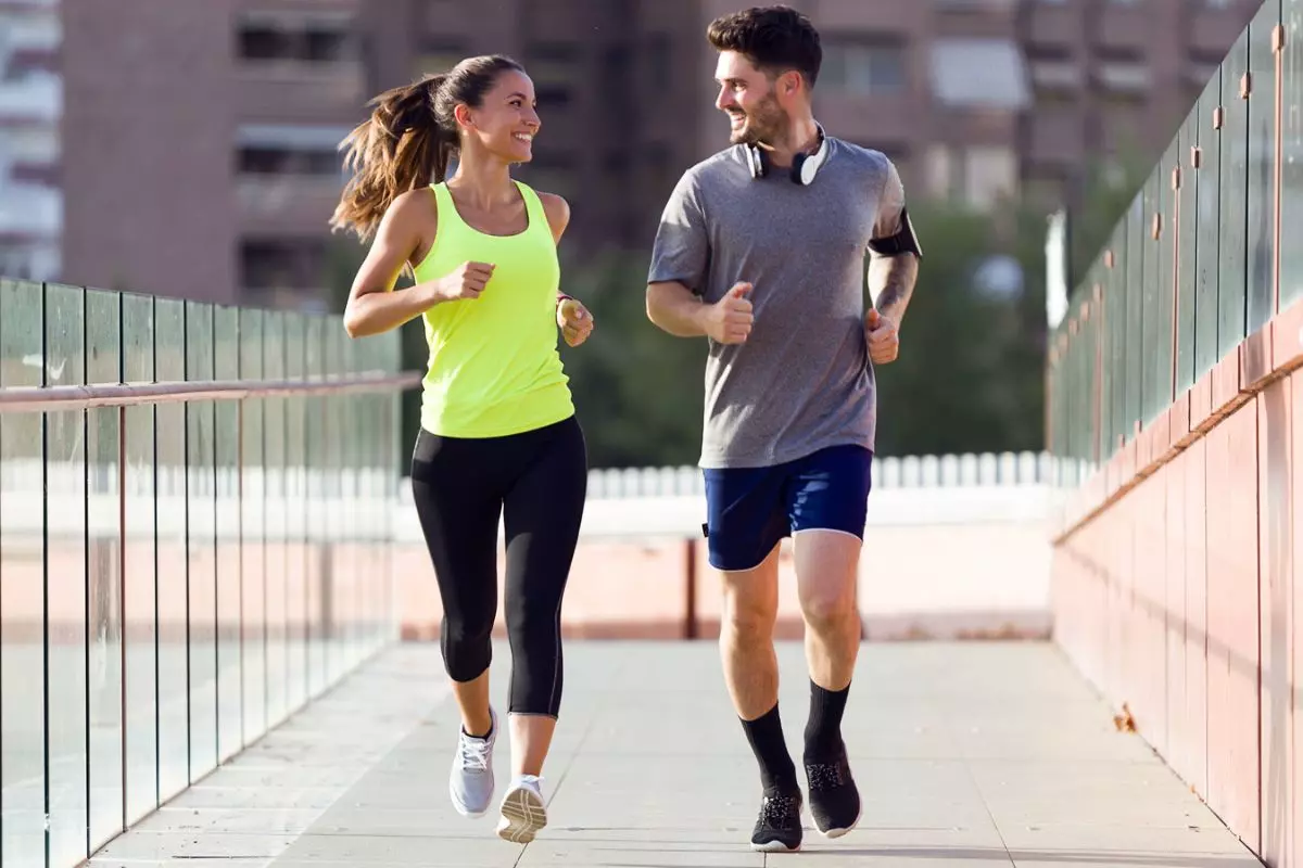 Aerobic Vs Anaerobic Running: 7 Benefits + Training Plans