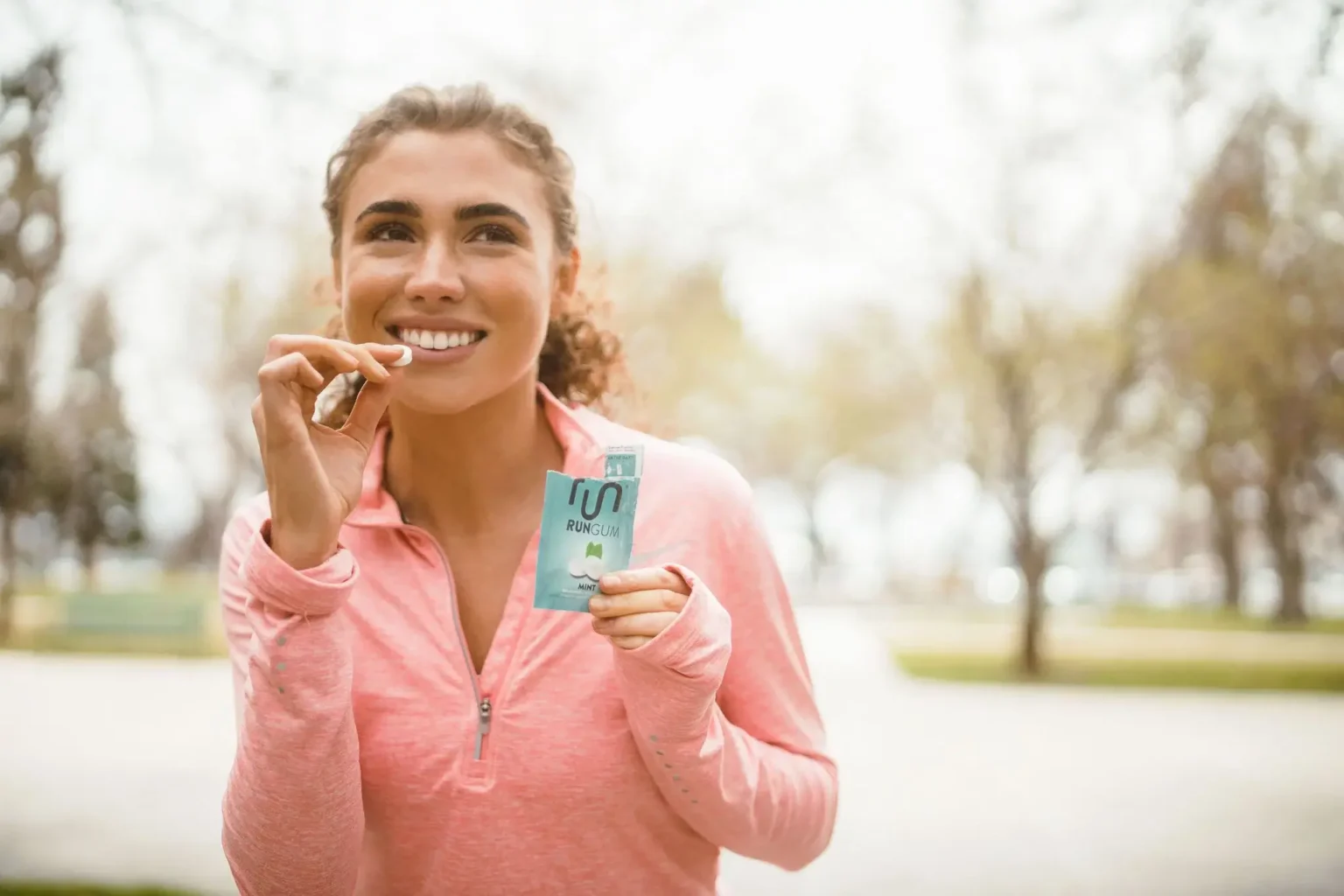 Chewing gum for runners is a popular practice