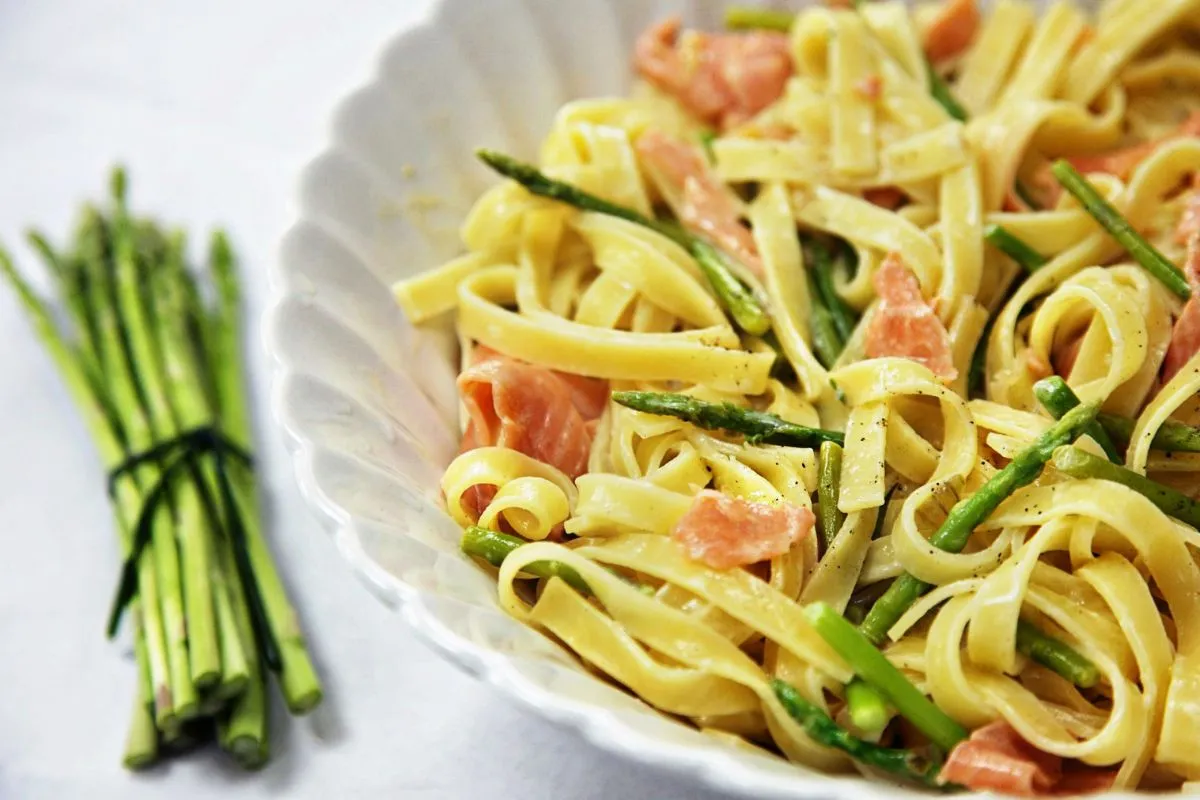 Salmon pasta and asparagus gives runners the long-distance energy