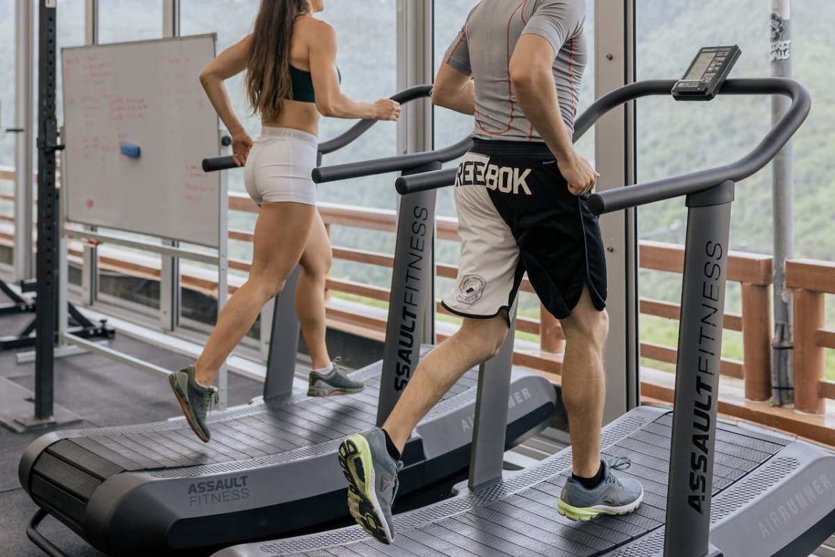 People with knee pain or injuries running a low-impact workout on a treadmill